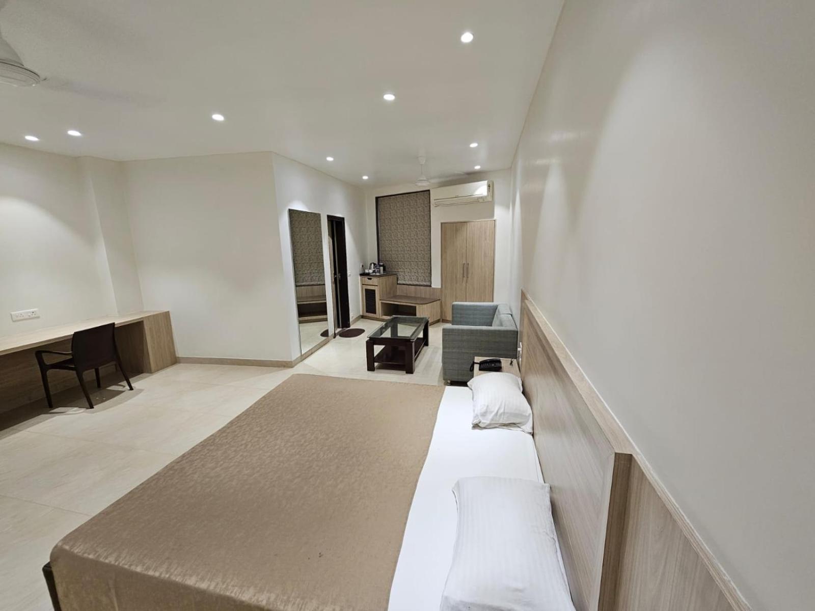 Hotel Bagla Atithi Banaras Varanasi Bagian luar foto
